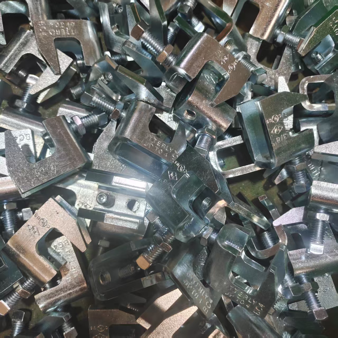 Ajuste de arranque giratorio para el mantenimiento de la protección contra incendios entregado